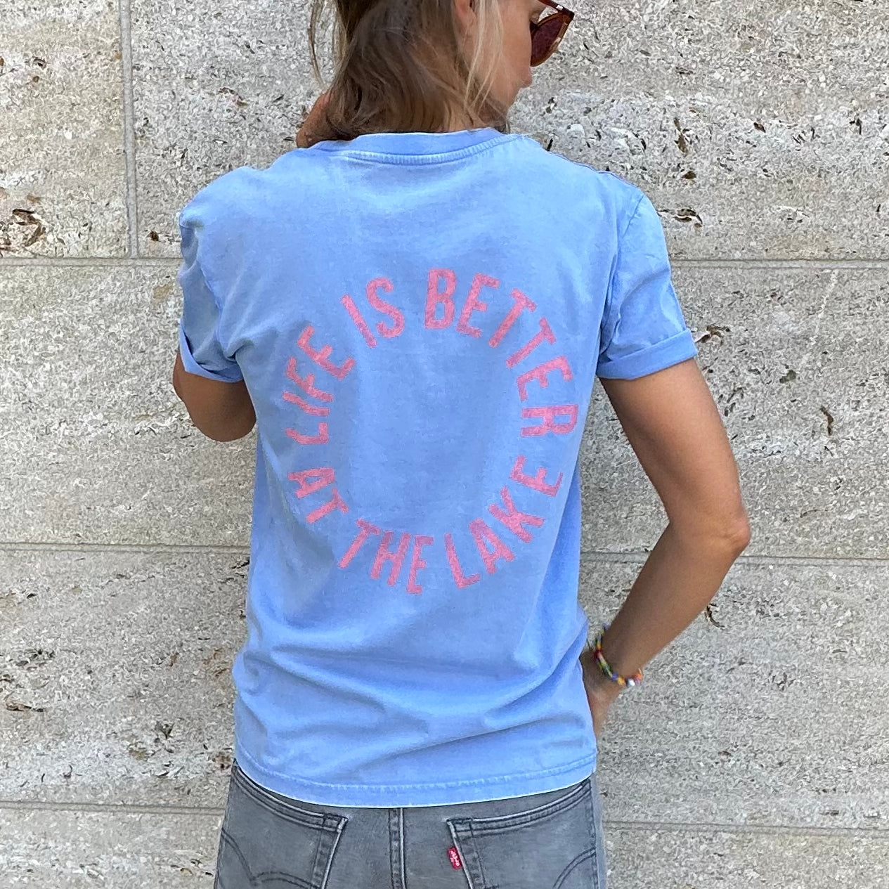 LIFE IS BETTER T-SHIRT – vintage blau-rosa